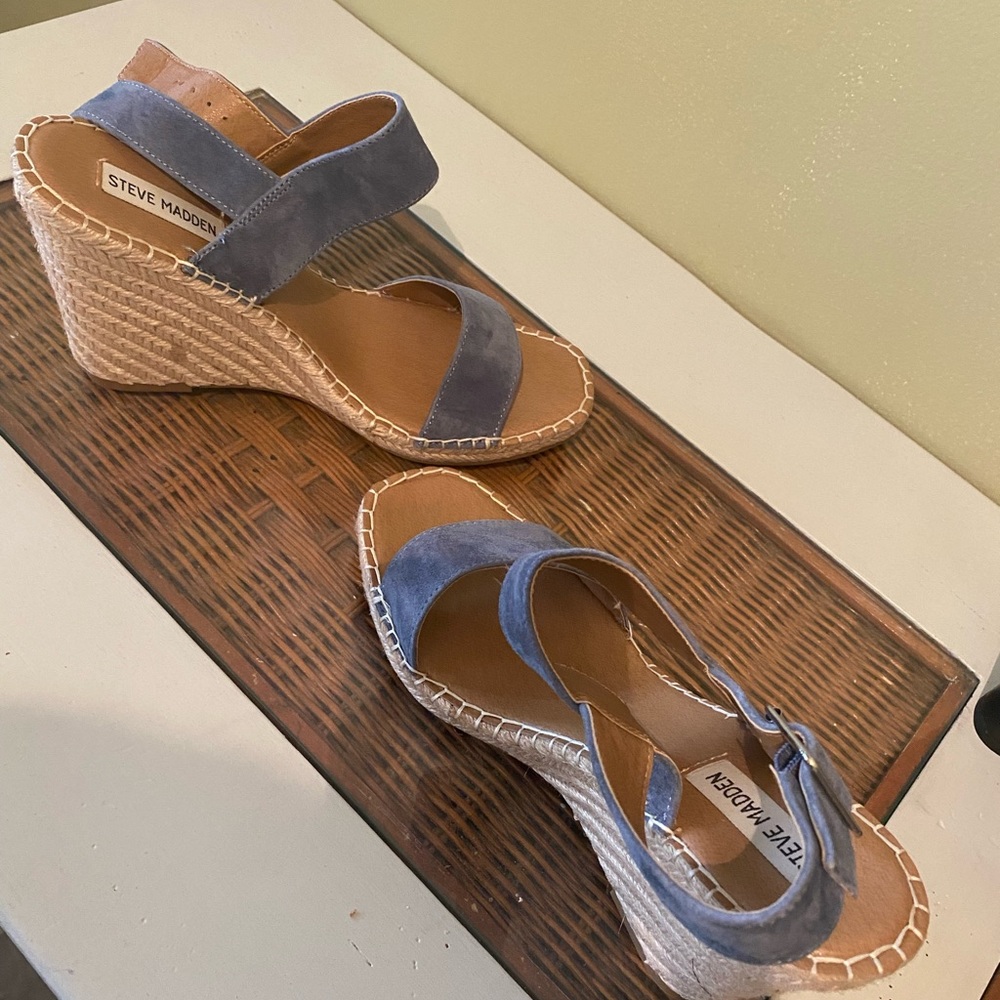 Steve Madden Blu Suede Sandals